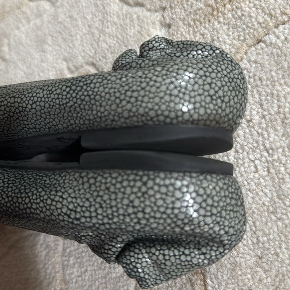 Tory Burch Reva Silver Grey Stingray Ballet Flats Size 6 - Picture 5 of 5